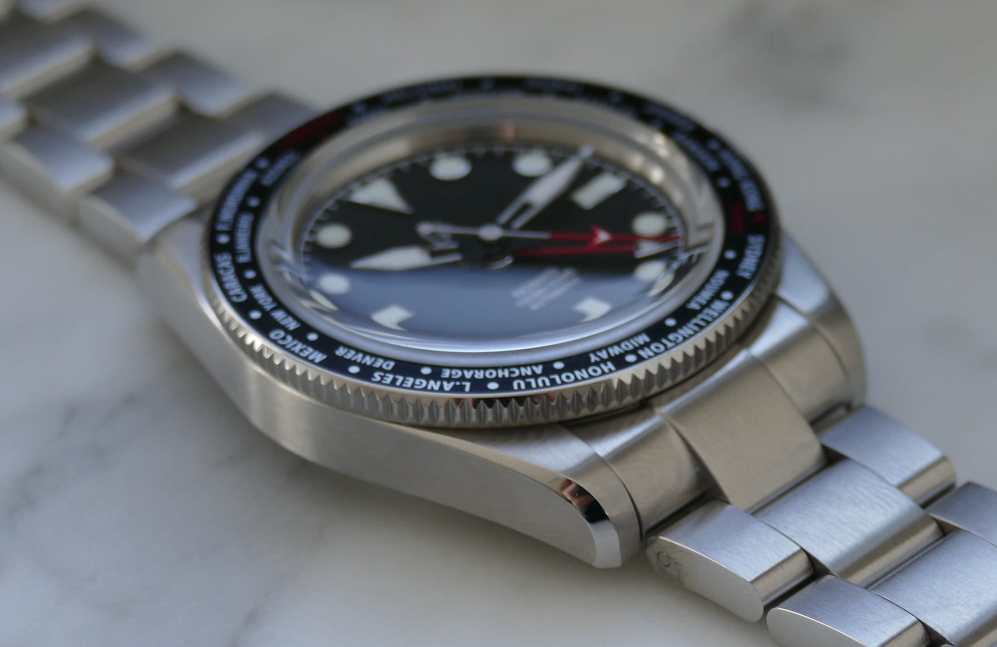 L'Artisan Nomad GMT