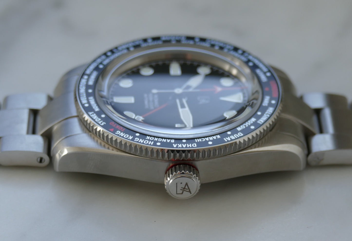 L'Artisan Nomad GMT